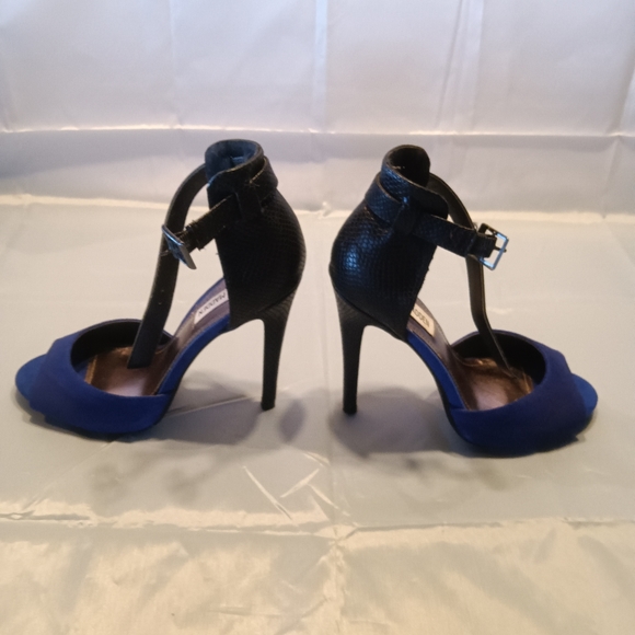 Heel Shoes - Picture 4 of 9